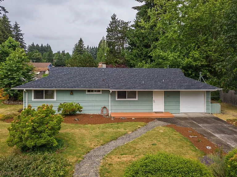 1319 Gemini St SE — Photo 2