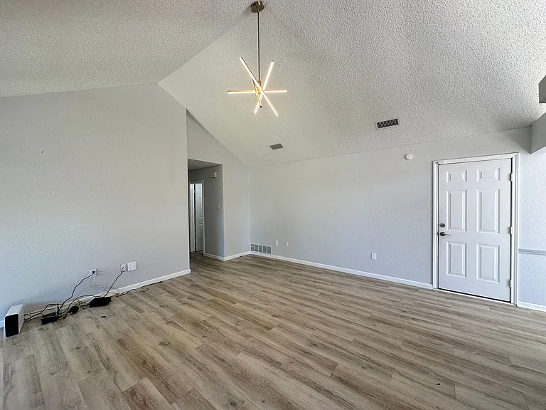 312 Bronc Dr — Photo 10