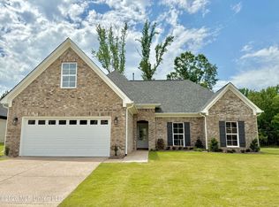 1051 Great Glen Dr, Southaven, MS 38671
