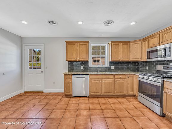 5th image of 123 N Hyde Park Ave