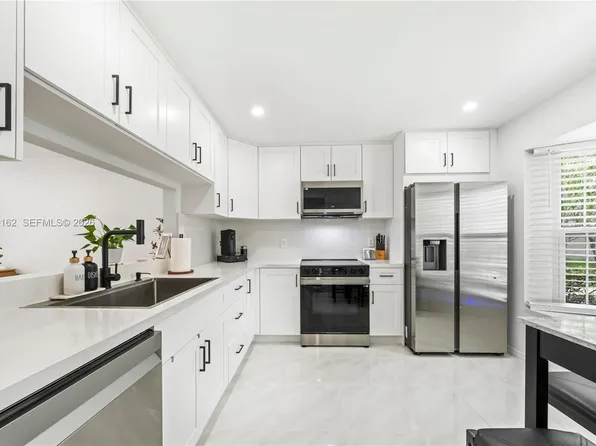 3803 NW 122nd Ter, Sunrise, FL 33323