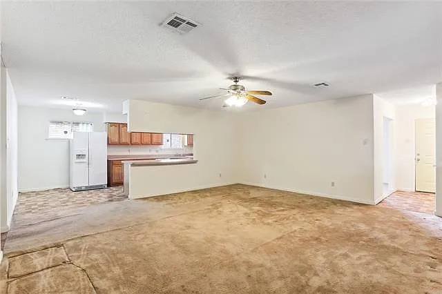3 bed, 2.0 bath, 1800 sqft, $2,000 — Photo 2