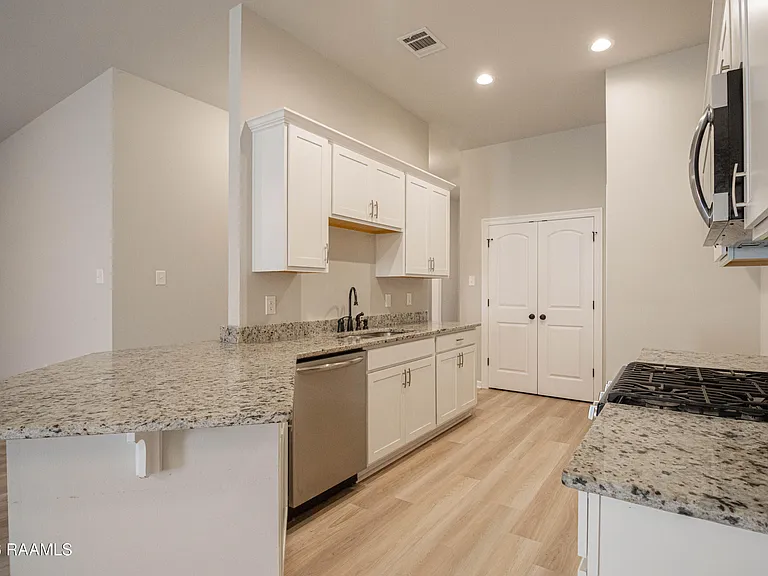 304 Tall Meadows Ln — Photo 6