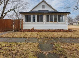 517 N Walnut St, Clinton, IL 61727