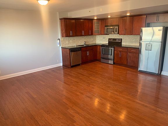 5th image of 60 Parkway Dr E APT 11L