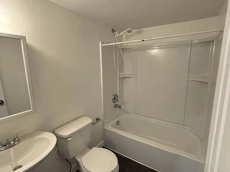 486 Whittier St — Photo 4