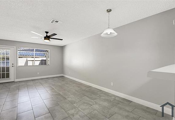 5th image of 2024 Willowbury Dr Unit A