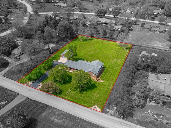 2nd image of 139 Paddock Dr