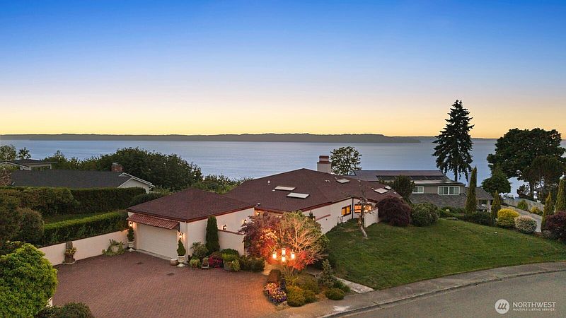 3rd image of 812 S Marine Hills Way