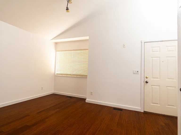 1395 Roseville Dr — Photo 9