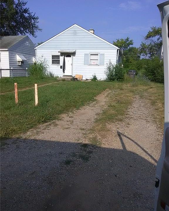 2nd image of 3054 N Stuart St