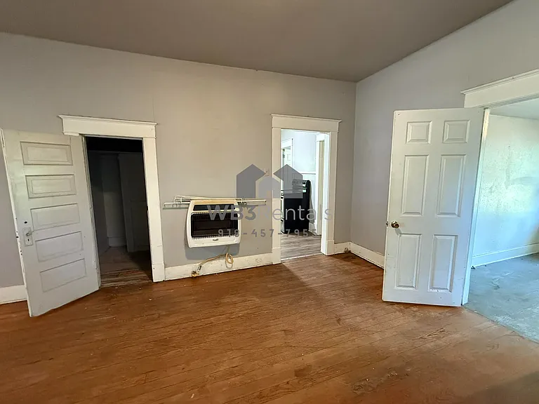 715 Fredonia St — Photo 4