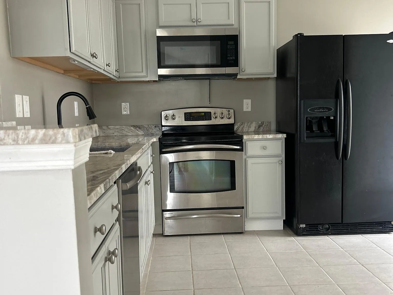 3 bed, 1239 sqft, $2,675 — Photo 4
