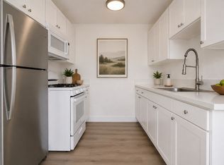 8512 Balboa Blvd #11, Northridge, CA 91325