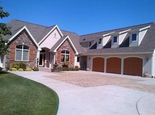 2384 Brookside Dr, Jackson, WI 53037