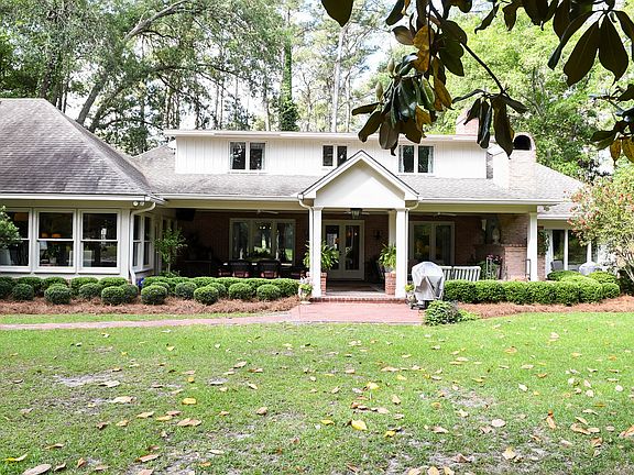 5th image of 3311 Plantation Dr