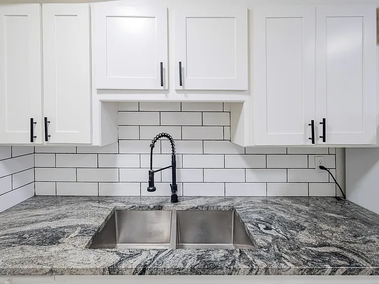 1015 E Hurd St #2 — Photo 10