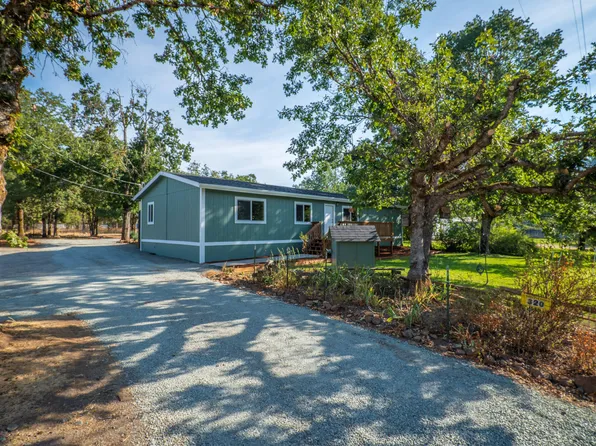320 Red Mountain Dr, Grants Pass, OR 97526