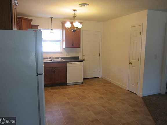 4th image of 207 Meadow St #209