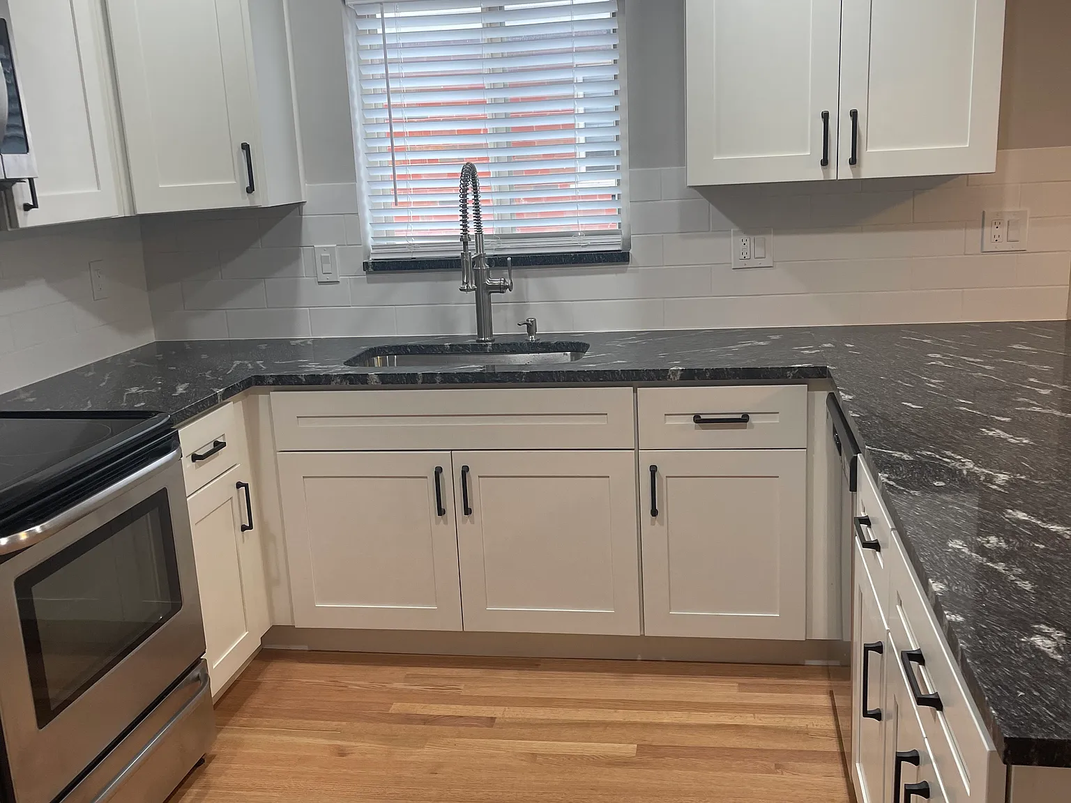 1 bed, 950 sqft, $1,650 — Photo 2