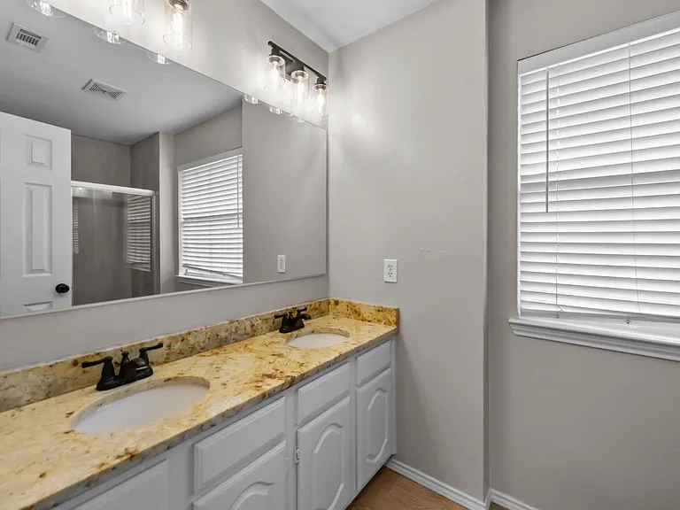 2421 Kittyhawk Dr — Photo 38