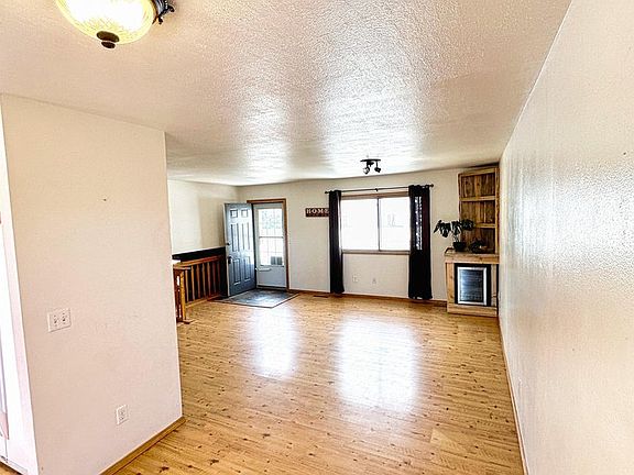 5th image of 204 Lori Dr