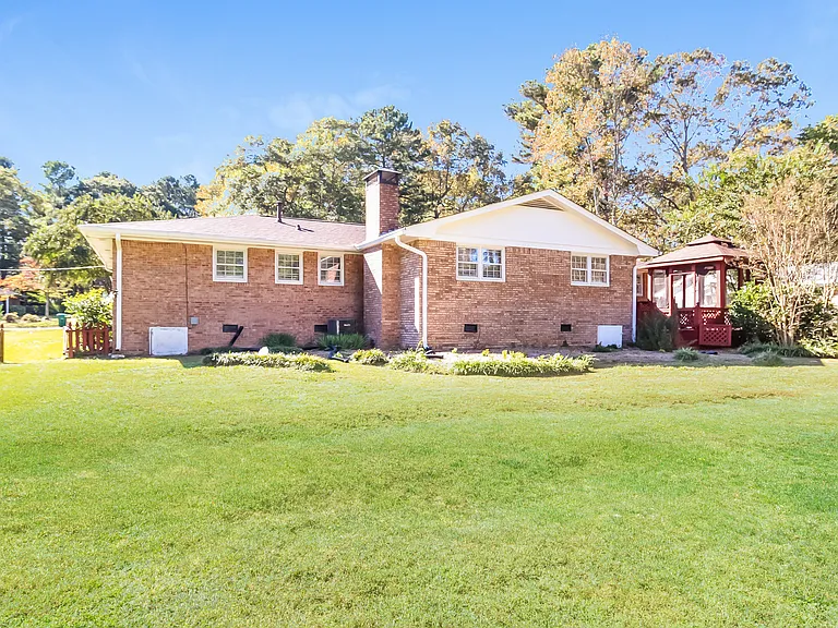 1634 Rhonda Ln — Photo 3