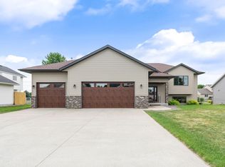 2575 Fox Hollow Ln, Owatonna, MN 55060