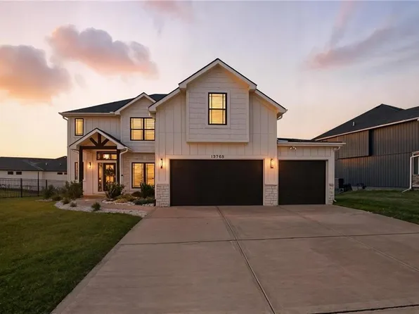 13785 NW 71st St, Parkville, MO 64152