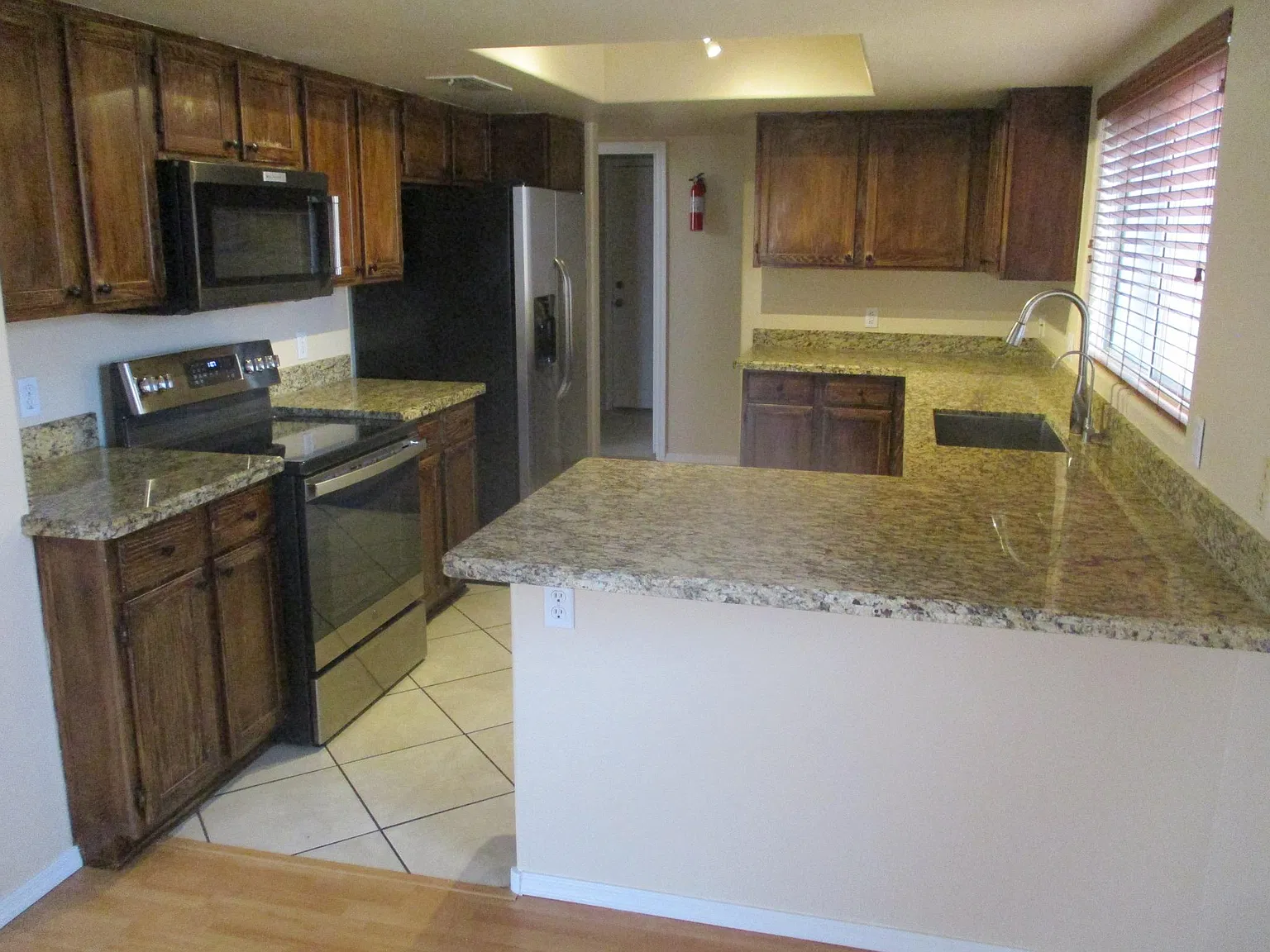 3 bed, 2.5 bath, 1848 sqft, $2,395 — Photo 4