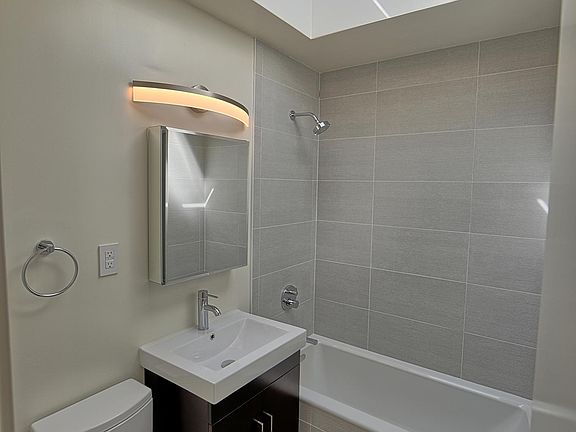4th image of 268 2nd Ave APT 5