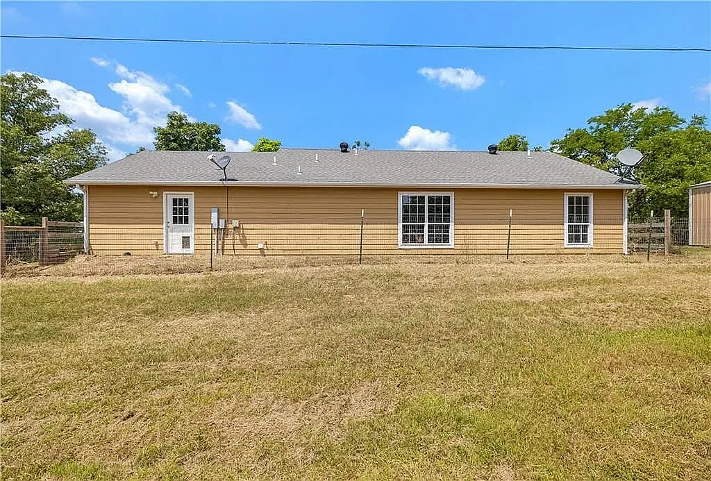 3 bed, $1,750 — Photo 3
