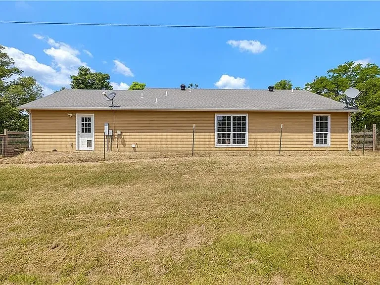 20593 Pug Gayer Rd — Photo 3