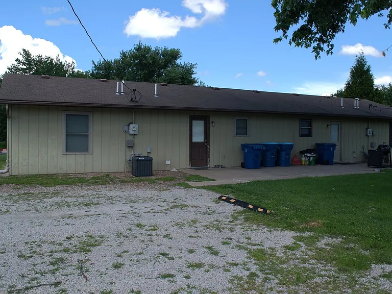 302 Oak St #B — Photo 14