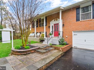 6901 Raspberry Plain Pl, Springfield, VA 22153