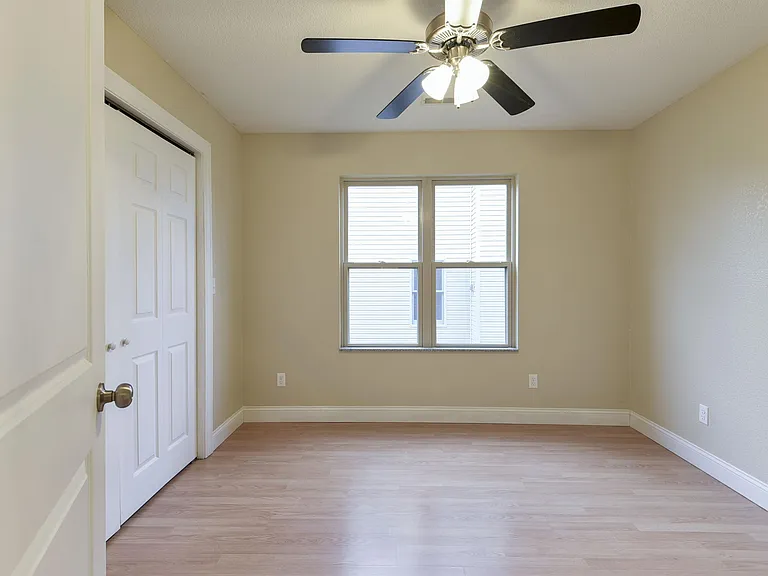 513 Madeleine Ct — Photo 4