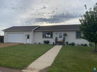 402 Kelsey St, Elkton, SD 57026