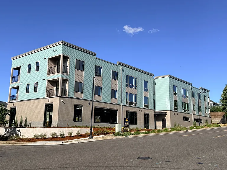 Abbey Creek Square Luxury Apartments — Photo 1