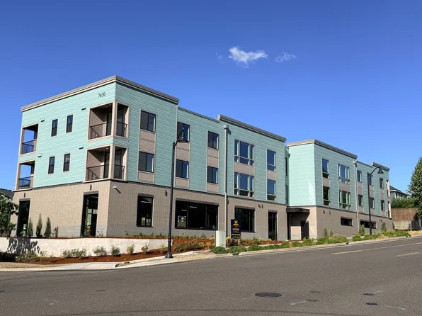 Abbey Creek Square Luxury Apartments
