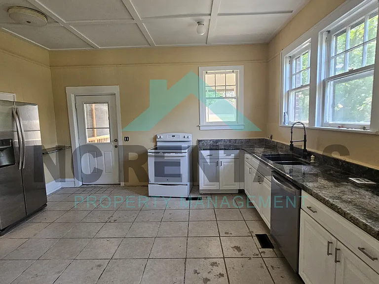 521 Park Pl — Photo 9