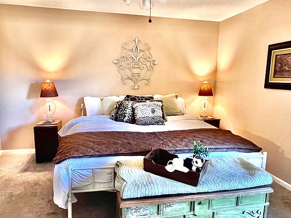 2 NIGHTSTANDS WITH DRAWERS