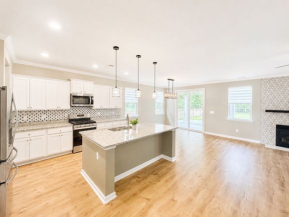 3rd image of 119 Cherry Grove Dr