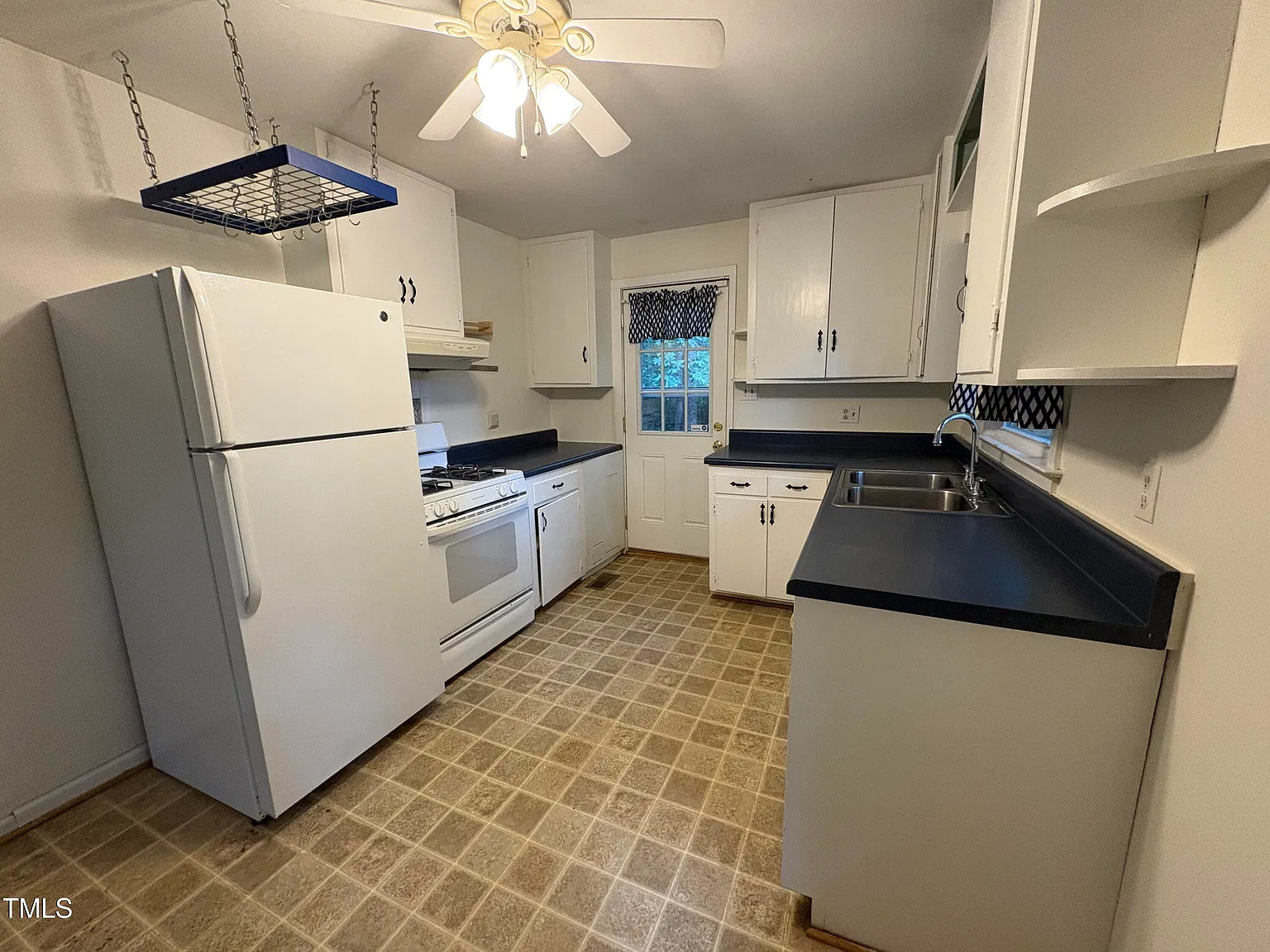 2 bed, 1.0 bath, 816 sqft, $1,545 — Photo 3