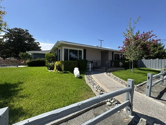 2420 Fordham Dr