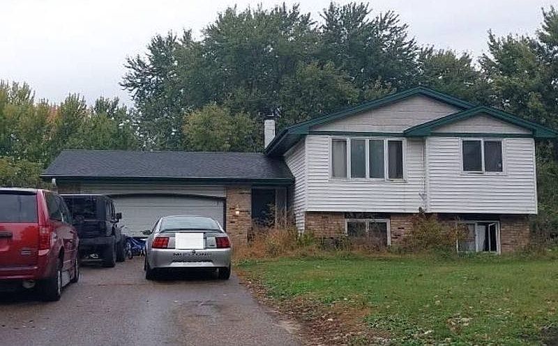 1st image of 1717 143rd Ln NE