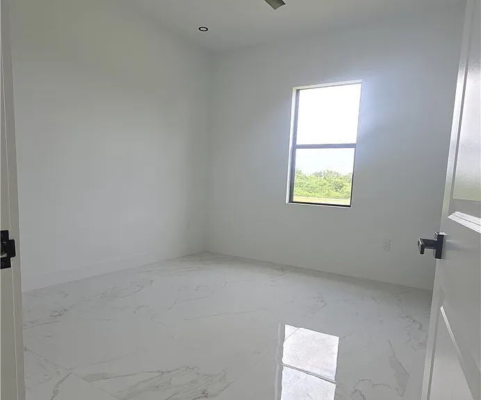 515 Croydon Ave S — Photo 9