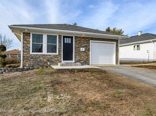 11 Saint David Dr, Toms River, NJ 08757