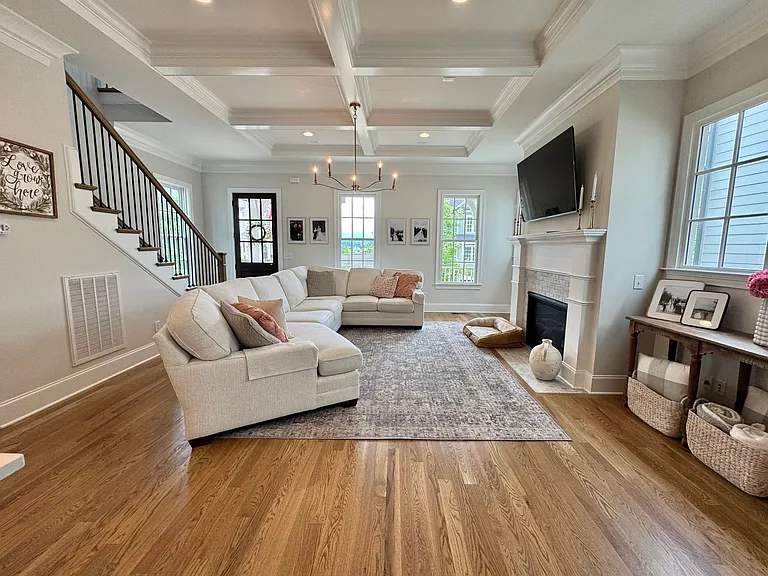3025 Long Branch Cir — Photo 2