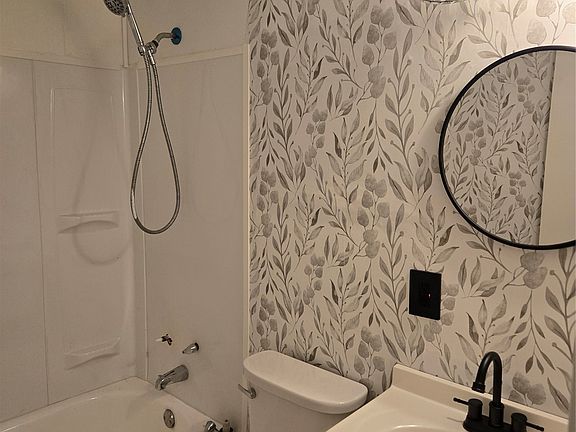 4th image of 3833 W Admiral Blvd