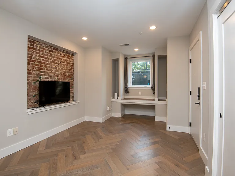 1457 Girard St NW #1 — Photo 4
